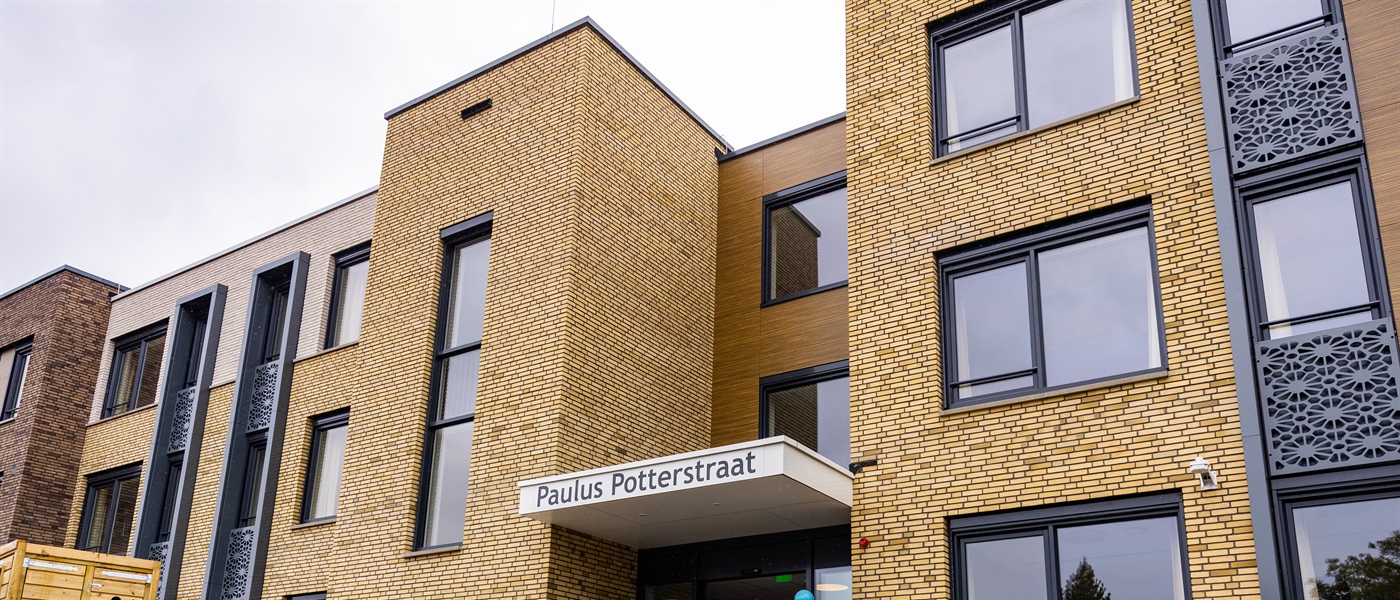 Eerste bewoners over naar nieuwbouw Carintreggeland Huis De Stoevelaar in Goor